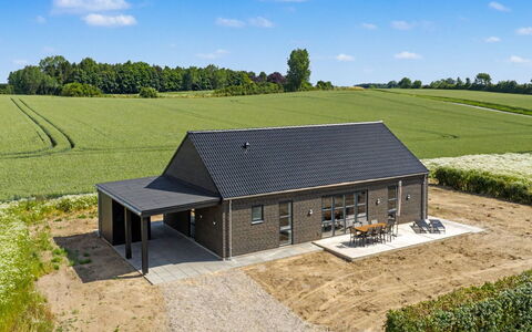 Iolani - 2.2Km from the Sea: Tag, Sommerhus, Indkørsel, Stuehus, Skur, Sidespor, Garage