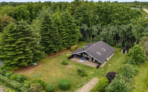 Hege - 1Km to the Fjord: Landskab, Hjem, Tag, Hus, Land Lot, Landdistrikt, Sommerhus, Estate, Have, Landscaping