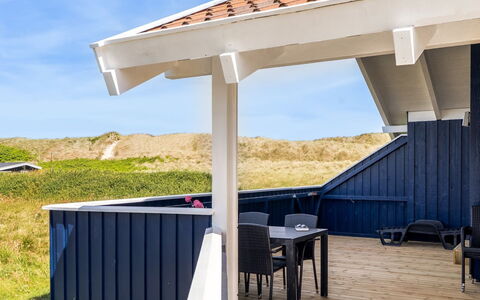 Nis - 75M from the Sea: Træ, Tag, Skygge, Udendørs Møbler, Dæk, Hårdttræ, Veranda, Udendørs Struktur, Design, Planke