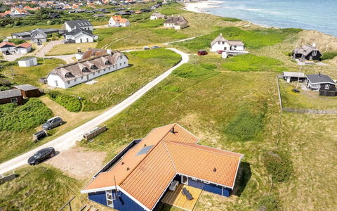Nis - 75M from the Sea: Hus, Hjem, Landskab, Tag, Sommerhus, Boligområde, Land Lot, Almindeligt, Landdistrikt, Estate