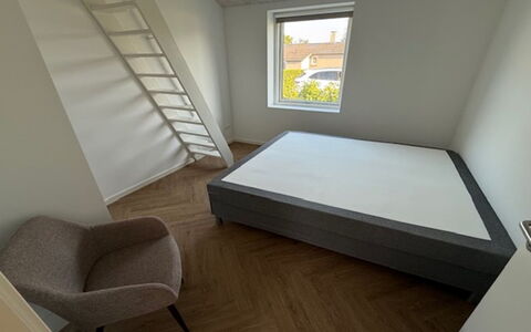 Gundula - 1.3Km from the Sea: Soveværelse, Træ, Gulvbelægning, Etage, Bed Frame, Sengetøj, Seng, Sengetøj, Sengetøj