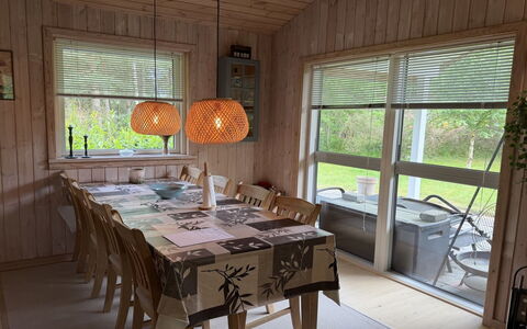 Laris - from the Sea: Møbel, Indretning, Gulvbelægning, Træ, Etage, Lysarmatur, Loft, Stol, Køkken & Spisebord, Bord