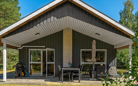 Laris - from the Sea: Hus, Hjem, Sommerhus, Veranda, Tag, Sidespor, Estate, Land Lot, Dør, Garden Bygninger