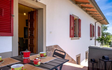 Il Cipresso, Casa dei Nonni, Cortona: Træ, Dør, Hus, Hjem, Bejdse, Sommerhus, Hårdttræ, Skygge, Stueplante, Veranda
