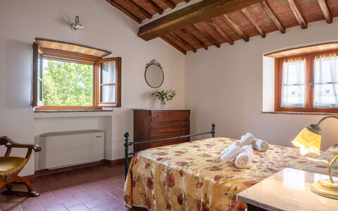Il Cipresso, Casa Lucia, Cortona: Væg, Møbel, Træ, Seng, Soveværelse, Indretning, Gulvbelægning, Værelse, Etage, Hjem