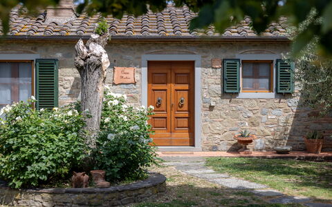 Il Cipresso, Casa Martina, Cortona: Væg, Dør, Hus, Busk, Blomsterkrukke, Hjem, Sommerhus, Home Dør, Have