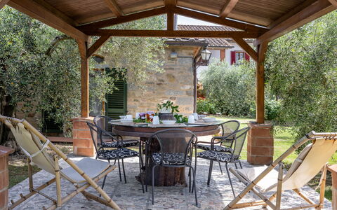 Il Cipresso, Casa Martina, Cortona: Møbel, Udendørs Møbler, Bord, Stol, Udendørs Bord, Have, Backyard, Køkken & Spisebord, Skygge, Udendørs Struktur