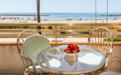 Maritim: Møbel, Hav, Kyst, Stol, Ocean, Strand, Eco Hotel, Skygge, Kyst, Tropics