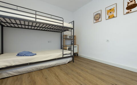 Rosa Dels Vents: Køjeseng, Gulvbelægning, Etage, Træ, Indretning, Soveværelse, Møbel, Seng, Bed Frame, Værelse