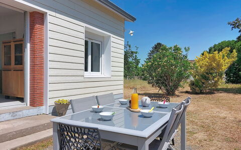 Fourchaud: Møbel, Hjem, Udendørs Møbler, Sommerhus, Stol, Udendørs Bord, Have, Backyard, Køkken & Spisebord, Garden Bygninger