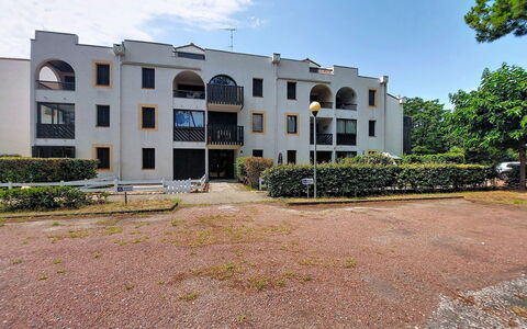 Evasion Marine: Bygning, Væg, Vindue, Boligområde, Kvarter, Facade, Hus, Stad, Hjem, Altan