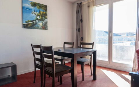 Grasse 612: Bygning, Væg, Vindue, Boligområde, Kvarter, Facade, Hus, Stad, Hjem, Altan