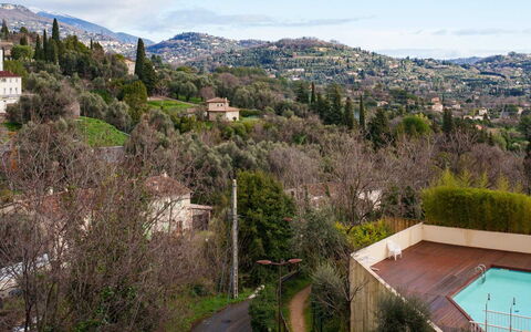 Grasse 613: Bygning, Væg, Vindue, Boligområde, Kvarter, Facade, Hus, Stad, Hjem, Altan