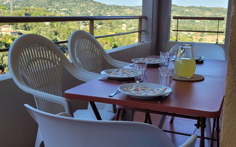 Grasse 637: Møbel, Stol, Bord, Udendørs Møbler, Køkken & Spisebord, Udendørs Bord, Restaurant, Kaffebord, Skygge, Glas