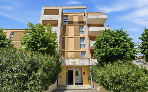 Grasse 640: Bygning, Væg, Vindue, Boligområde, Kvarter, Facade, Hus, Stad, Hjem, Altan