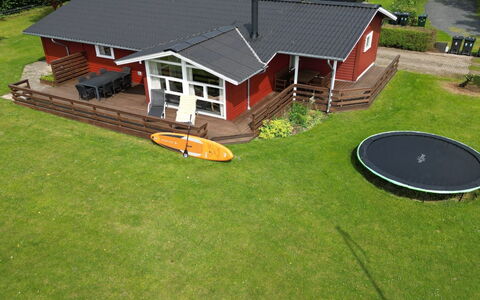 Vinny - 1Km from the Sea: Græs, Hus, Sommerhus, Tag, Hjem, Lawn, Gård, Have, Backyard, Stuehus