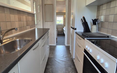 Vinny - 1Km from the Sea: Countertop, Køkken, Større Bandage, Gulvbelægning, Køkken Apparat, Træ, Cabinetry, Etage, Indretning, Sanitærarmatur