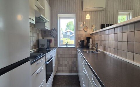 Vinny - 1Km from the Sea: Køkken, Køkken Apparat, Countertop, Større Bandage, Cabinetry, Gulvbelægning, Indretning, Husholdningsapparat, Etage, Køkkenvask