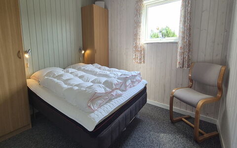 Vinny - 1Km from the Sea: Soveværelse, Træ, Seng, Gulvbelægning, Etage, Sengetøj, Indretning, Sengetøj, Møbel, Bed Frame