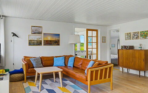 Aderice - 80M from the Sea: Møbel, Indretning, Gulvbelægning, Etage, Couch, Træ, Loft, Trægulve, Stue, Værelse