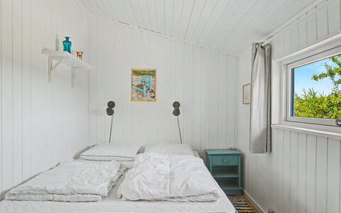 Aderice - 80M from the Sea: Træ, Soveværelse, Gulvbelægning, Etage, Seng, Indretning, Loft, Sengetøj, Sengetøj, Bed Frame