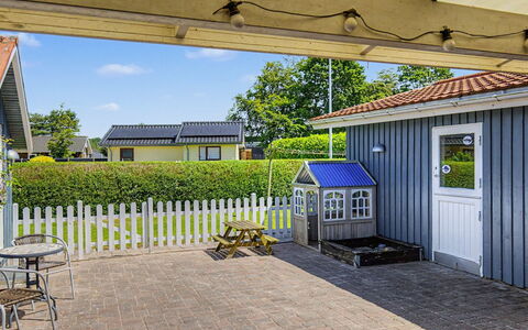 Aderice - 80M from the Sea: Hus, Hjem, Tag, Boligområde, Kompositmateriale, Skygge, Sommerhus, Have, Sidespor, Gård