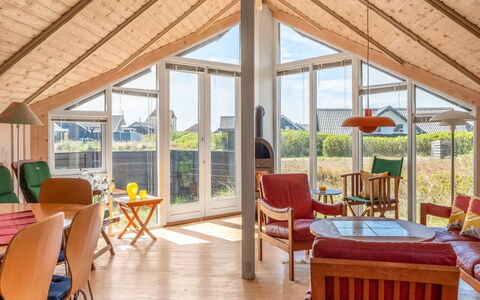 Eldmar - 500M from the Sea: Træ, Hjem, Møbel, Dør, Sommerhus, Loft, Stol, Veranda, Skygge, Hårdttræ