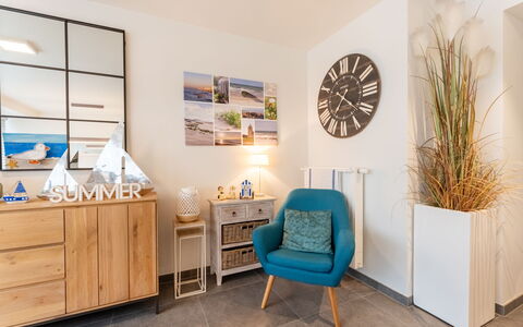 Cosy @ Sea: Møbel, Indretning, Gulvbelægning, Træ, Etage, Værelse, Loft, Belysning, Stue, Bord