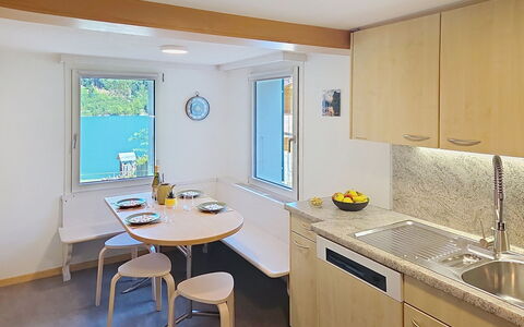 Ferienwohnung Enzian: Indretning, Gulvbelægning, Countertop, Træ, Møbel, Loft, Etage, Håndvask, Køkken, Værelse