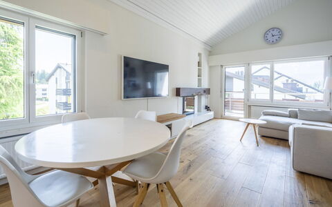 Casa Curnera 8: Indretning, Gulvbelægning, Etage, Møbel, Træ, Loft, Trægulve, Stue, Couch, Belysning