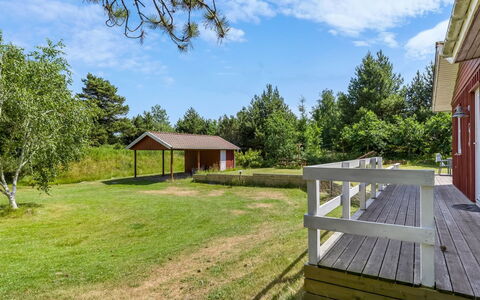 Oke - 1.2Km from the Sea: Græs, Busk, Land Lot, Sommerhus, Landdistrikt, Hjem, Menneskelig Bosættelse, Estate, Have, Lawn