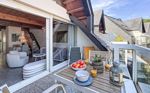 Les Terrasses du Port: Hjem, Lejlighed, Altan, Stol, Udvej, Stueplante, Hårdttræ, Villa, Eco Hotel, Blomsterkrukke