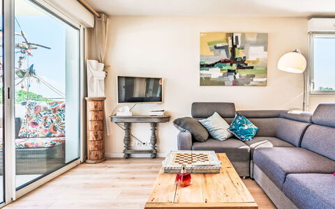 Alturan: Møbel, Køkken & Spisebord, Stol, Etage, Hav, Altan, Ocean, Udvej, Eco Hotel, Spisestue