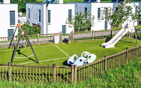Alturan: Møbel, Køkken & Spisebord, Stol, Etage, Hav, Altan, Ocean, Udvej, Eco Hotel, Spisestue