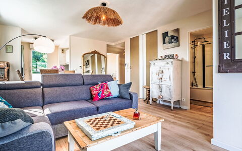 Alturan: Møbel, Køkken & Spisebord, Stol, Etage, Hav, Altan, Ocean, Udvej, Eco Hotel, Spisestue