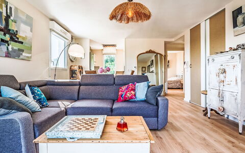 Alturan: Møbel, Køkken & Spisebord, Stol, Etage, Hav, Altan, Ocean, Udvej, Eco Hotel, Spisestue