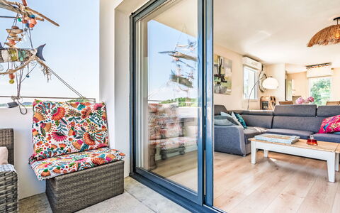 Alturan: Møbel, Køkken & Spisebord, Stol, Etage, Hav, Altan, Ocean, Udvej, Eco Hotel, Spisestue