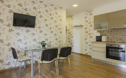 Patti 1: Møbel, Køkken & Spisebord, Stol, Etage, Hav, Altan, Ocean, Udvej, Eco Hotel, Spisestue
