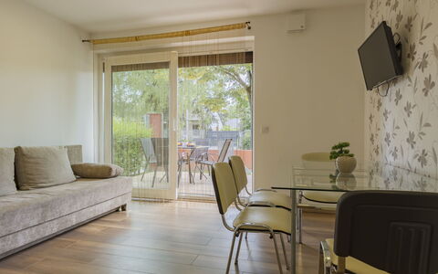 Patti 1: Møbel, Køkken & Spisebord, Stol, Etage, Hav, Altan, Ocean, Udvej, Eco Hotel, Spisestue