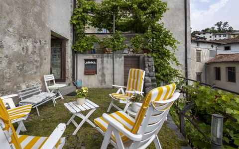 Casa Torre Il Castello: Møbel, Køkken & Spisebord, Stol, Etage, Hav, Altan, Ocean, Udvej, Eco Hotel, Spisestue