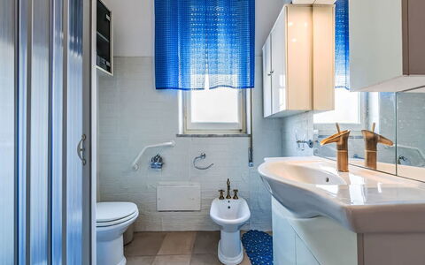 Villetta Luisa: Møbel, Køkken & Spisebord, Stol, Etage, Hav, Altan, Ocean, Udvej, Eco Hotel, Spisestue