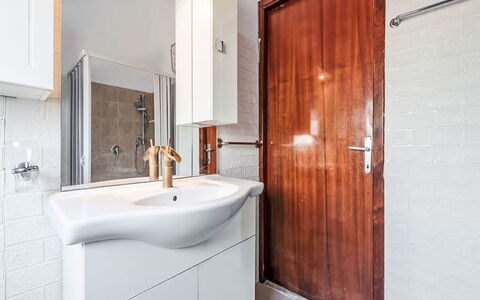 Villetta Luisa: Møbel, Køkken & Spisebord, Stol, Etage, Hav, Altan, Ocean, Udvej, Eco Hotel, Spisestue
