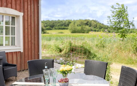 Onsjö: Møbel, Køkken & Spisebord, Stol, Etage, Hav, Altan, Ocean, Udvej, Eco Hotel, Spisestue