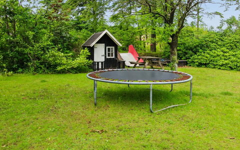 Maini - 30Km from the Sea: Græs, Trampolin, Trampolinspring - Udstyr Og Materiel, Have, Lawn, Gård, Backyard, Parkere, Skygge