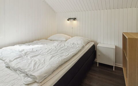 Maini - 30Km from the Sea: Soveværelse, Træ, Seng, Sengetøj, Etage, Gulvbelægning, Loft, Sengetøj, Indretning, Bed Frame