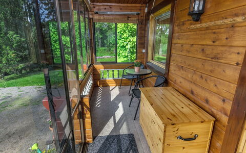 Whispering Woods: Træ, Veranda, Dør, Bejdse, Sommerhus, Hårdttræ, Bjælkehytte, Garden Bygninger, Glas, Planke