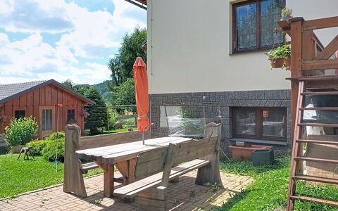 Sylva: Sommerhus, Have, Backyard, Lawn, Gård, Landscaping, Skygge, Bejdse, Stuehus, Veranda