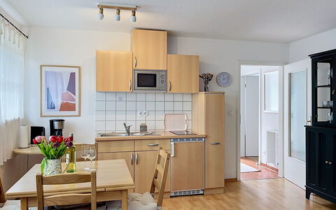 Hohe Kiefern: Møbel, Indretning, Gulvbelægning, Træ, Etage, Køkken, Værelse, Stol, Bord, Belysning