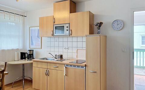 Hohe Kiefern: Møbel, Køkken, Træ, Køkken Apparat, Større Bandage, Countertop, Cabinetry, Indretning, Gulvbelægning, Etage