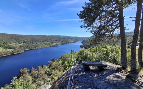 Hellebu: Vand, Krop Af Vand, Highland, Ødemark, Bank, Vandløb, Sø, Terræn, Reservoir, Flod